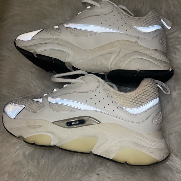 WORN TRYNA GET THEM OFF WILLINGLY TO NEGOTIATE - Picture 4 of 5